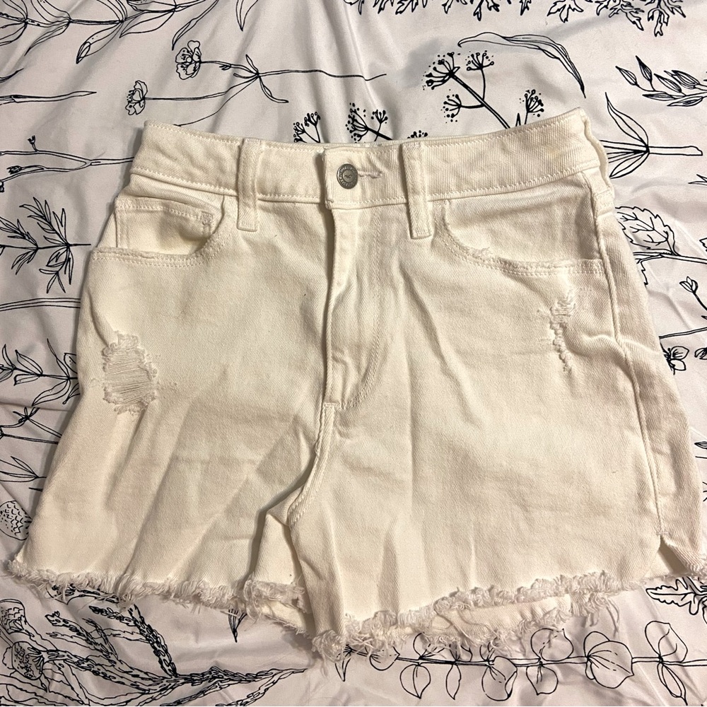 HOLLISTER CURVY ULTA HIGH RISE MOM SHORTS (SIZE: 3).